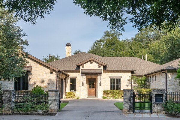 Agent 2618 pecos st 001.original  1 